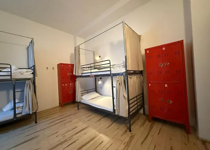 Hostel Quo *