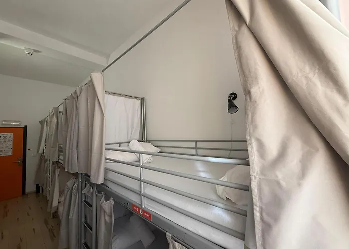Quo Hostel *