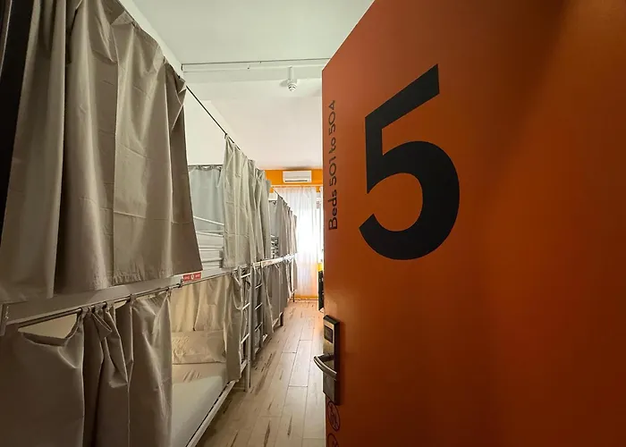 Quo Hostel *