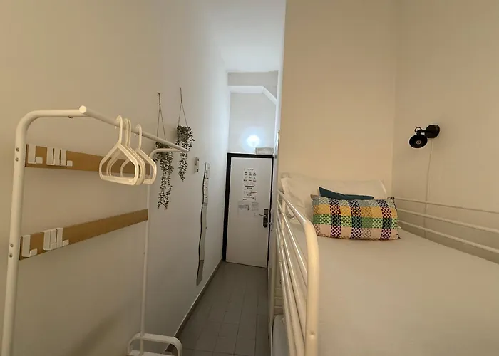 Quo Hostel *