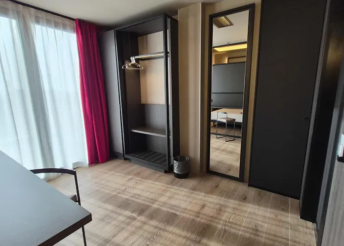 Kira Otel Milano