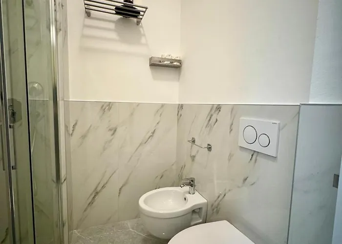 Lovely - 3 Pensión Milán