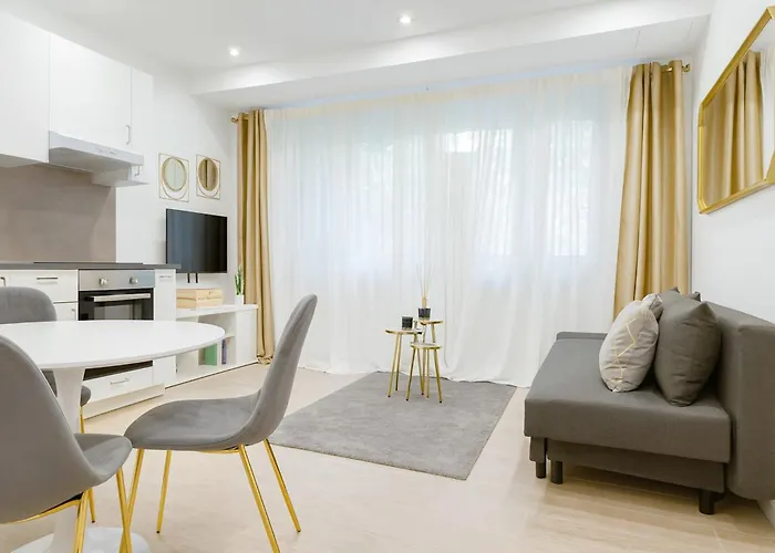 아파트호텔 The Boutique - Bande Nere M1 Metro Direct To Duomo & San Siro - Center 4*