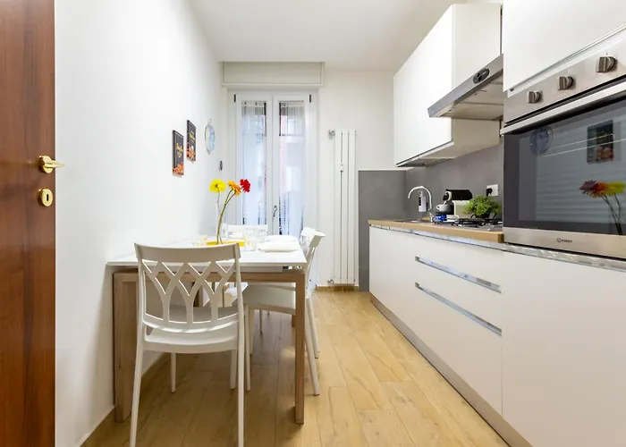 Apartmán Spacious 4-bed 2-bath, 3 Min Walk To M1 Bande Nere Milán