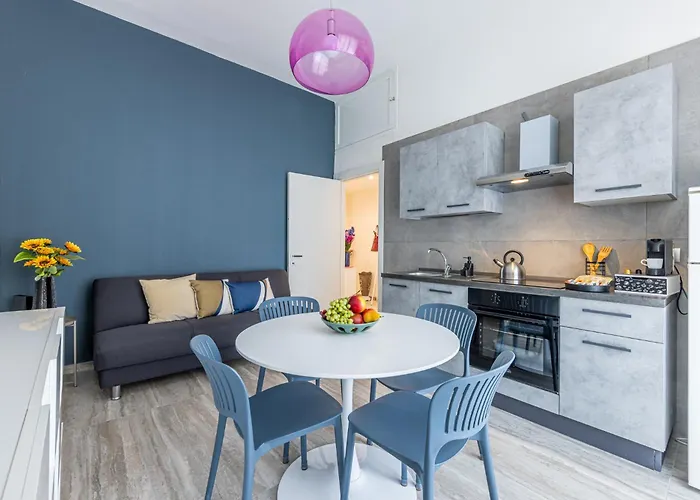 Lovely - 15 Minutes To Duomo