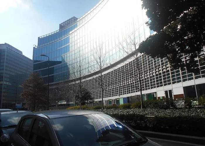 Well Equipped Close To アパート