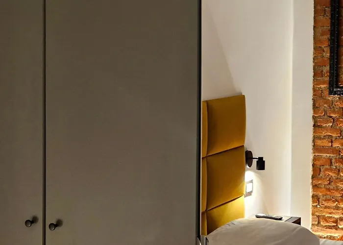 Eanna Scalo Porta Romana Prada *