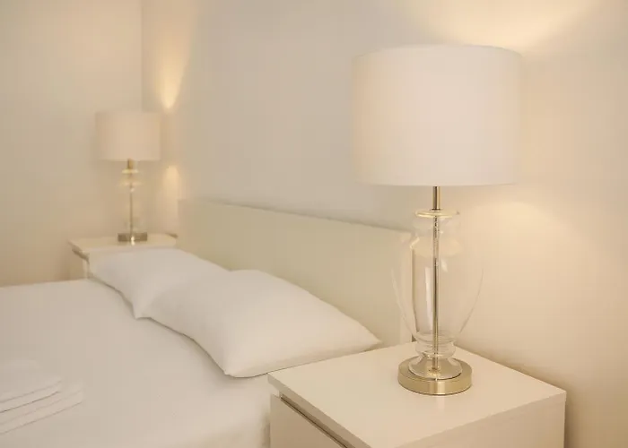 Dhomes - And アパート *