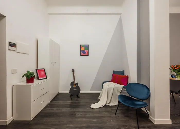 The Bau-haus - Station Area Apartment *