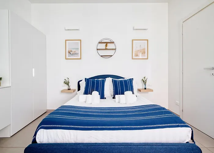 Stylish Near Porta Garibaldi & Metro By Mastery *