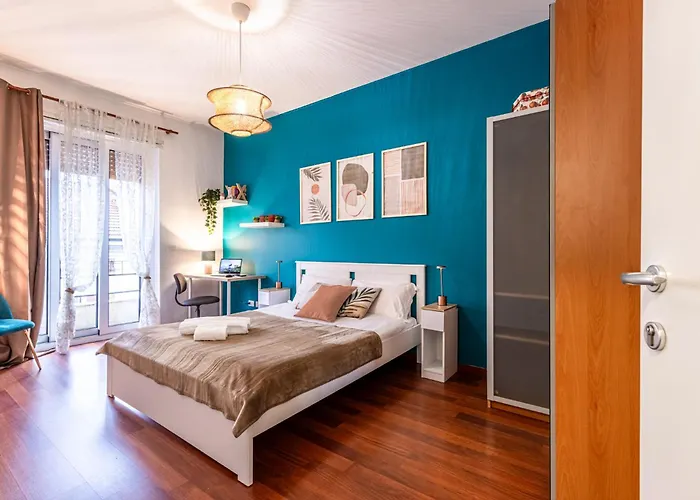 Porta Romana Luminoso Trilocale Con Balcone 米兰