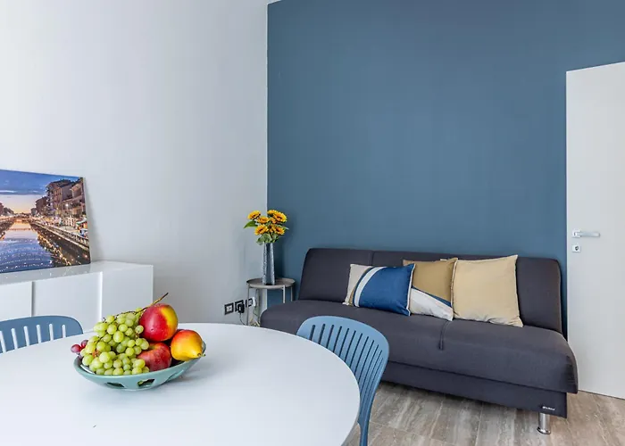 Lovely - 15 Minutes To Duomo