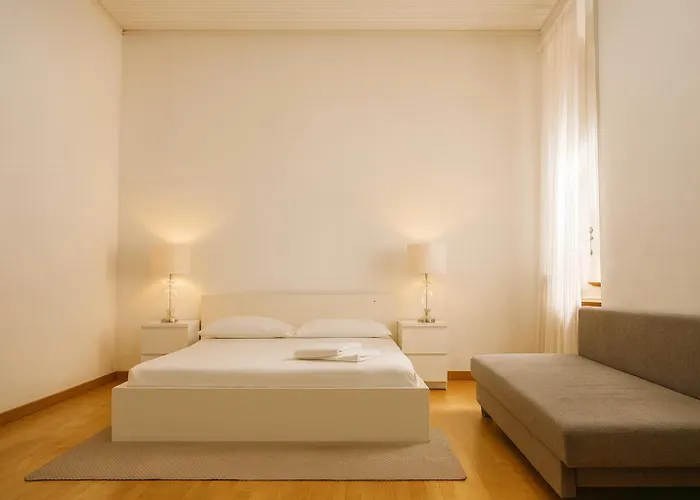 Dhomes - And アパート