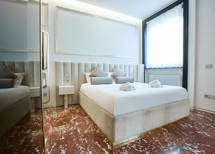 3 Minutes' Walk From The Duomo Cathedral *