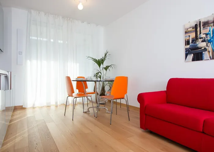 New Palace - Luxury Next To Metro M4