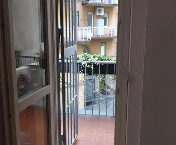 アパート Well Equipped Close To ミラノ