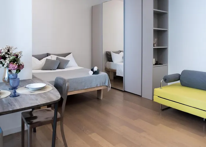 Artstay - Duomo, Spiga, Near Metro M1 Daire Milano