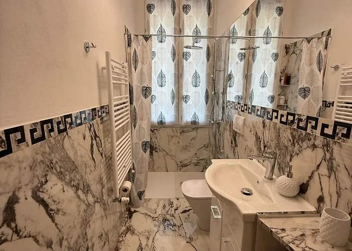 - 2br 2ba - 5 Min Walk To Metro & Train