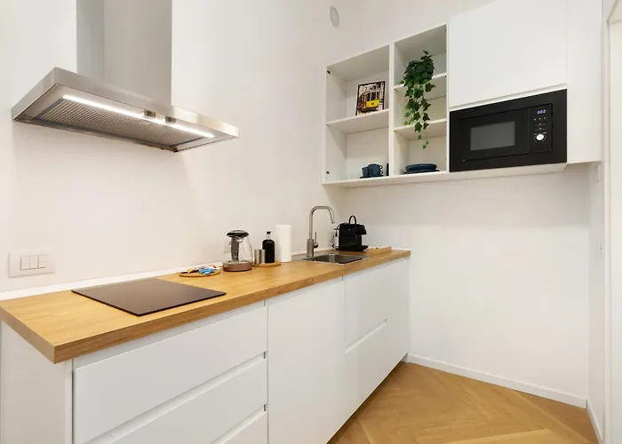 Isola Bloom - Stylish Design Flat *