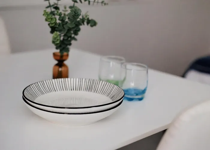 Stylish Near Porta Garibaldi & Metro By Mastery *