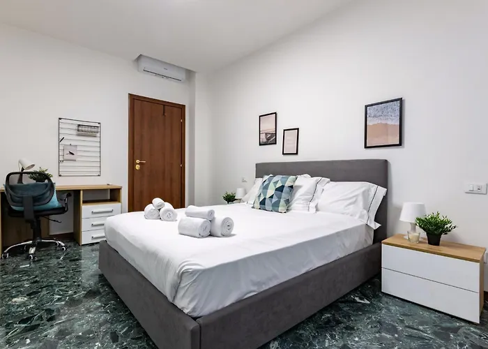 Spacious 4-bed 2-bath, 3 Min Walk To M1 Bande Nere *