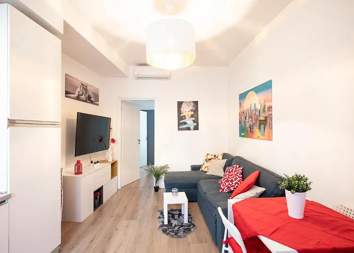 Only 10 Min To Duomo, Free Private Parking Easy Living Milán