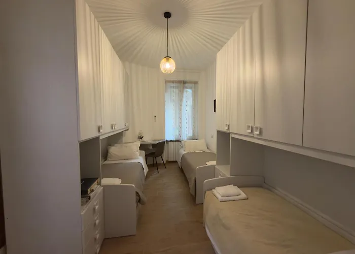 - 2br 2ba - 5 Min Walk To Metro & Train *