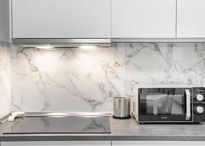 Chiara's Urban Oasis - - Duomo 8 Min *