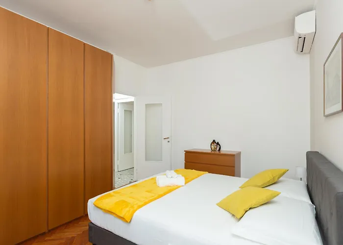 Artstay Porta Romana Apt, Parking, Centre * Milano