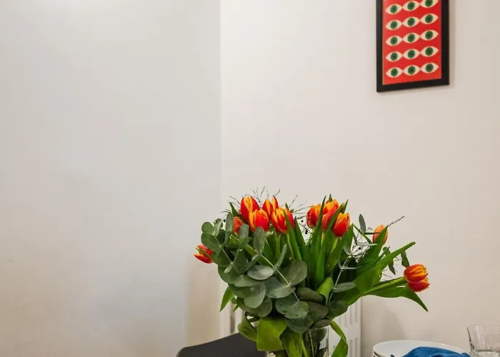 The Bau-haus - Station Area Apartment