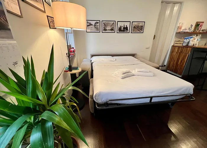 Guesthost - Modern And Cozy Near Amendola M1 דירה