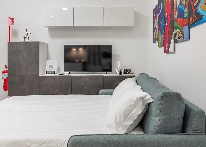 Chiara's Urban Oasis - - Duomo 8 Min דירה מילאנו