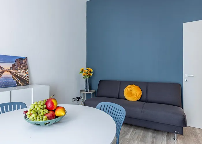 Lovely - 15 Minutes To Duomo