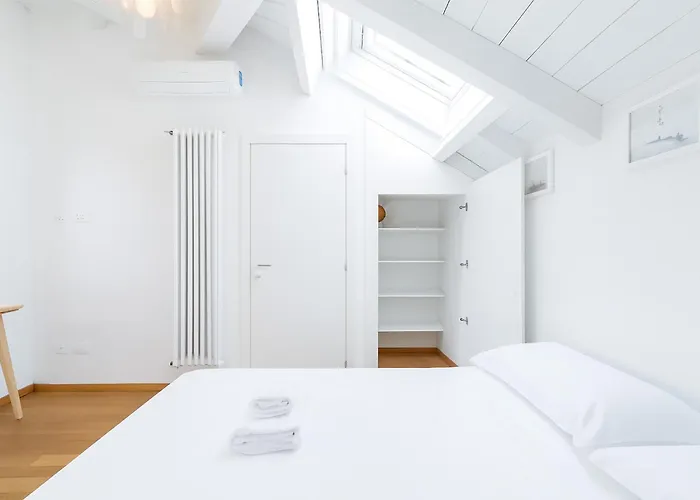 The Boutique - Tortona Design District & Navigli - Luxury With Balcony - Tram 2 Direct To Duomo - Center *