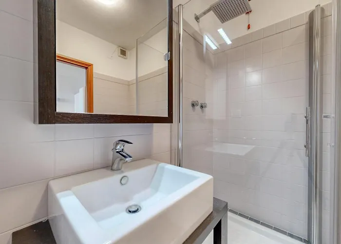Brand New 1 Bedroom In Navigli Area Apartmán