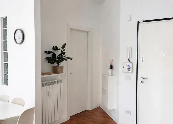 The Boutique - Duomo - Via Torino Milan