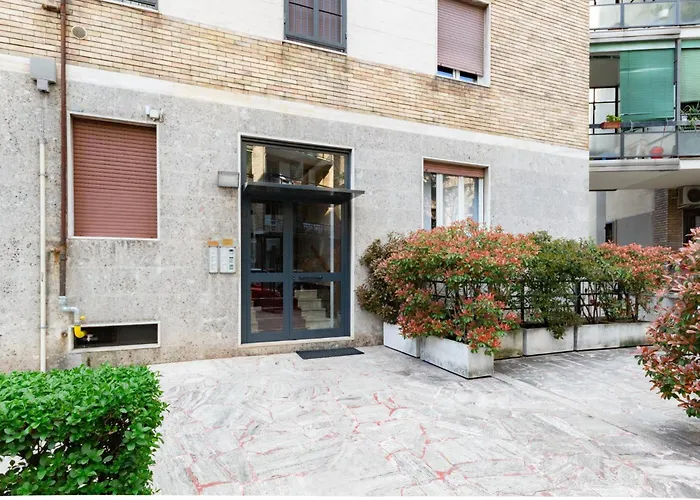 Spacious 4-bed 2-bath, 3 Min Walk To M1 Bande Nere * Milán