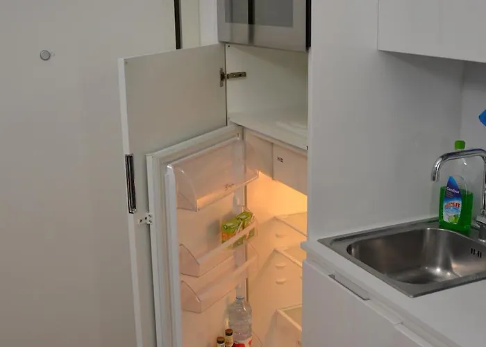 Well Equipped Close To アパート *