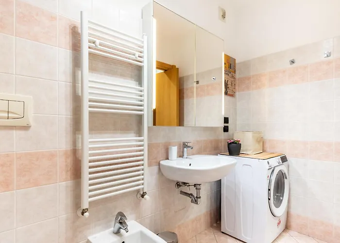 Luminoso Attico Con Garage Gratis Vicino Al Duomo E Allo Ieo