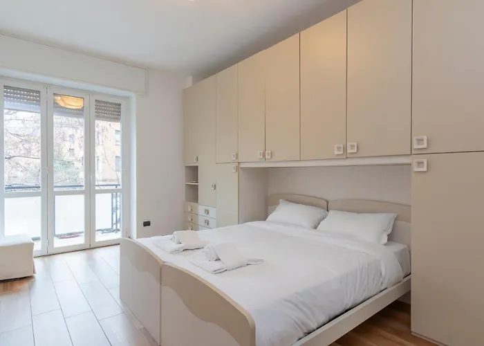 Prestigioso In Zona Tortona - Solari * 밀라노