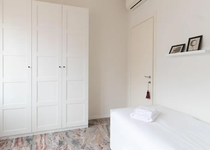 Italianway Easy - Plinio 64 * Милан