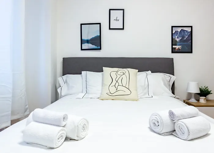 Apartmán Spacious 4-bed 2-bath, 3 Min Walk To M1 Bande Nere Milán