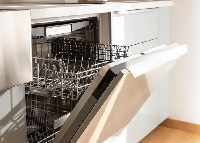 New Palace - Luxury Next To Metro M4 *