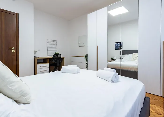 Apartmán Spacious 4-bed 2-bath, 3 Min Walk To M1 Bande Nere