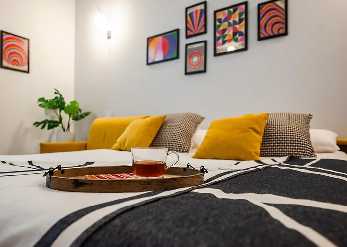 The Bau-haus - Station Area Apartment *