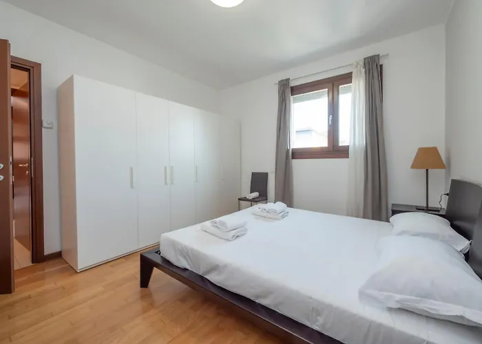 Bicocca, Free Parking, Private Garage, Metro M5 200m, Garden, Kids & Pet Friendly 밀라노