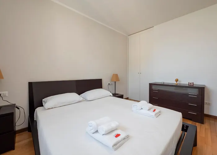 Bicocca, Free Parking, Private Garage, Metro M5 200m, Garden, Kids & Pet Friendly 아파트 밀라노
