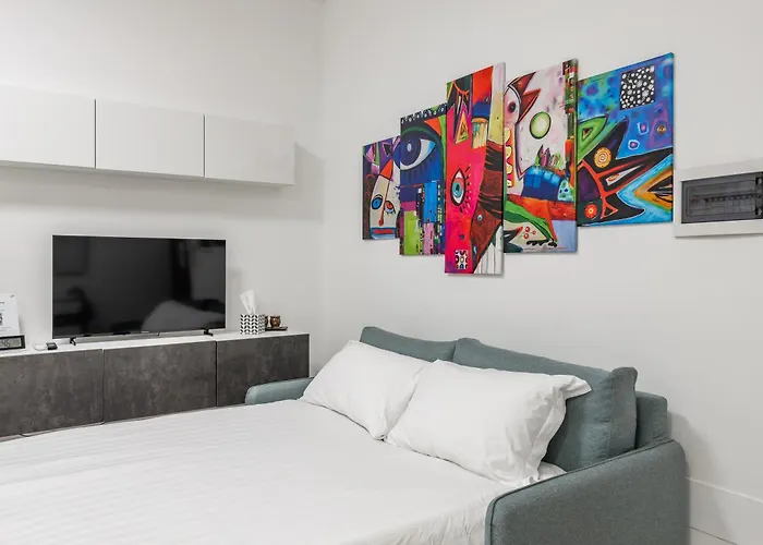 Chiara's Urban Oasis - - Duomo 8 Min דירה מילאנו