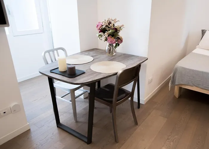 Apartment Artstay - Duomo, Spiga, Near Metro M1 *