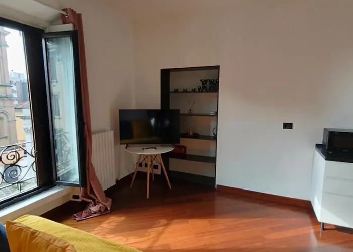 Center Urban Apt, Ac, Wifi, Metro M3 Duomo Apartman Milánó